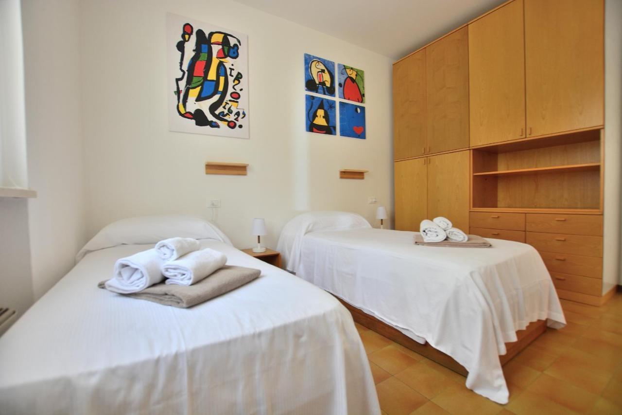 Apartment Joan Miro With Pool Bardolino Eksteriør billede